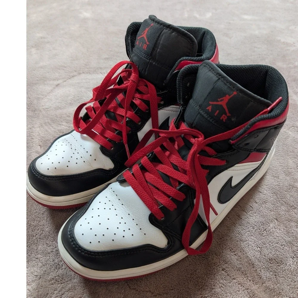 Jordan Air Jordan 1 Mid Mens 9 Black White Red Black Toe DQ8426-106 Sneaker